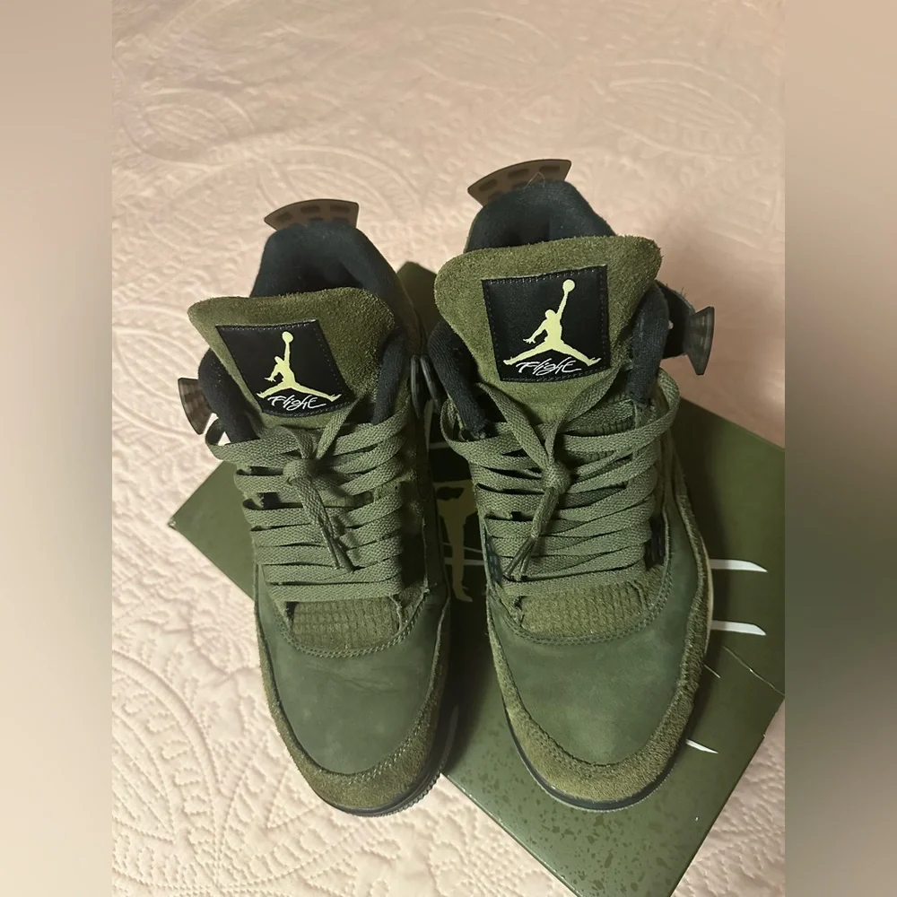 Jordan 4 SE craft medium olive